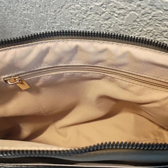 U.S. Polo Assn. Madison Crossbody Bag - Picture 6 of 7